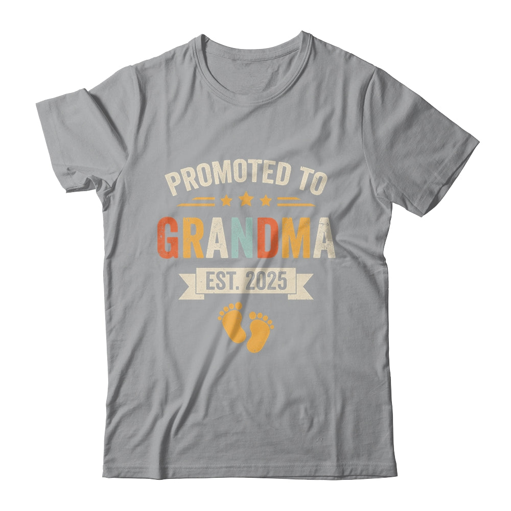 Promoted To Grandma 2025 Retro Soon To Be Grandma Est 2025 Shirt & Hoodie | siriusteestore