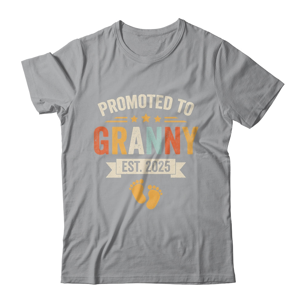 Promoted To Granny 2025 Retro Soon To Be Granny Est 2025 Shirt & Hoodie | siriusteestore