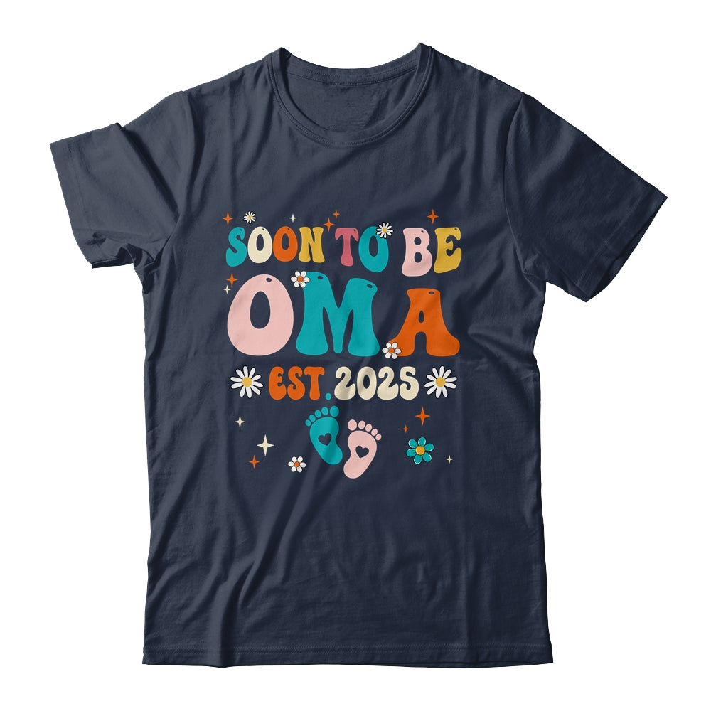 Soon To Be Oma Est 2025 Pregnancy Announcement Groovy Shirt & Tank Top | siriusteestore