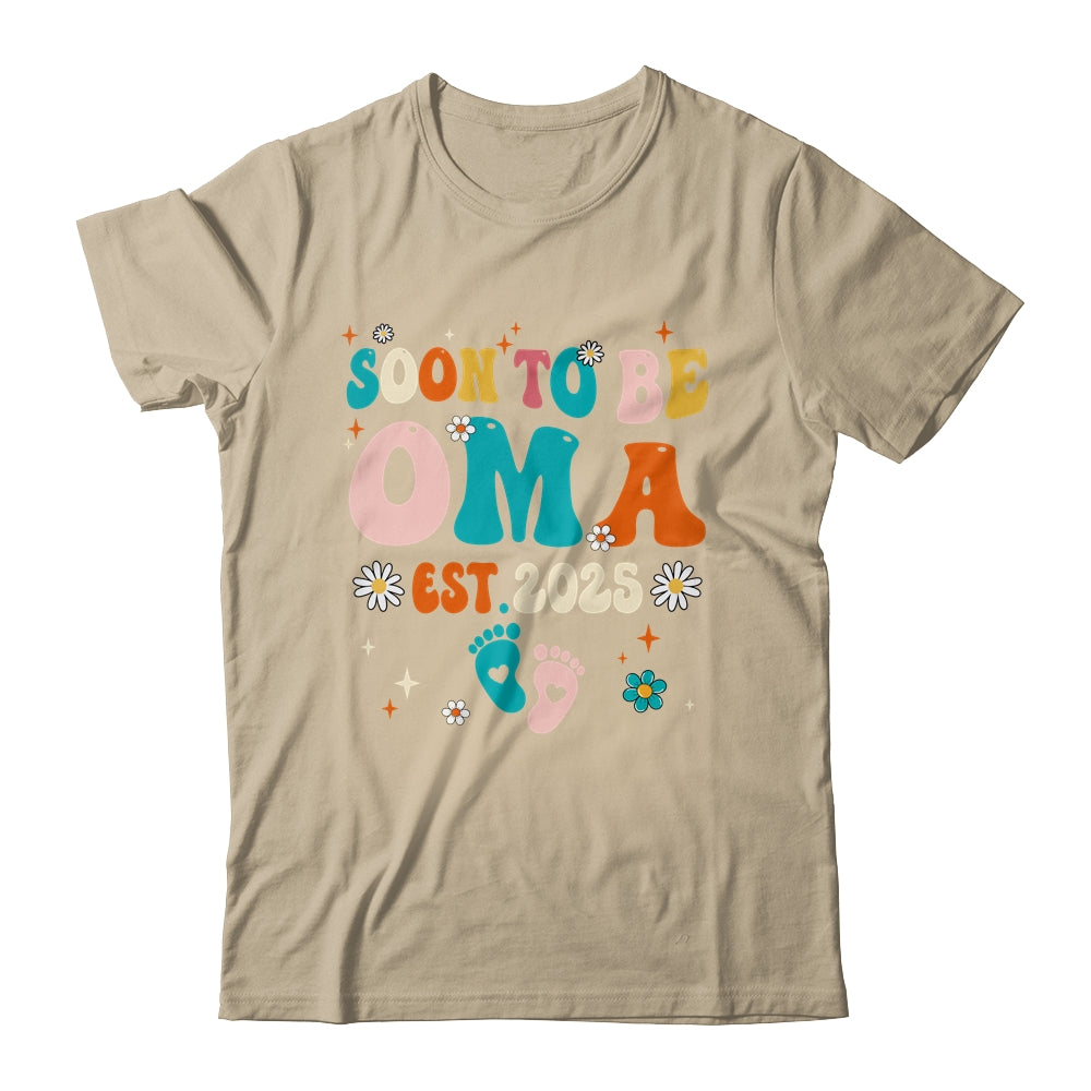 Soon To Be Oma Est 2025 Pregnancy Announcement Groovy Shirt & Tank Top | siriusteestore