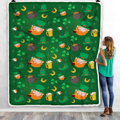 Happy St Patrick's Day Leprechaun Men Gold Coins And Clover Fleece Blanket | siriusteestore