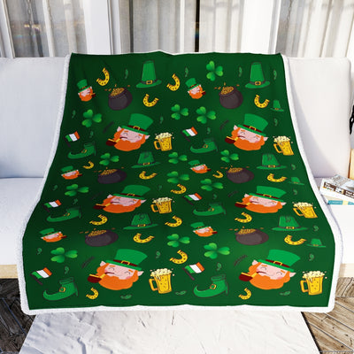 Happy St Patrick's Day Leprechaun Men Gold Coins And Clover Fleece Blanket | siriusteestore